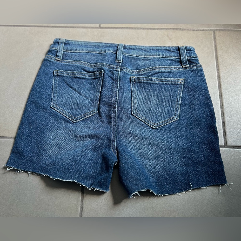 Shorts - Picture 4 of 7
